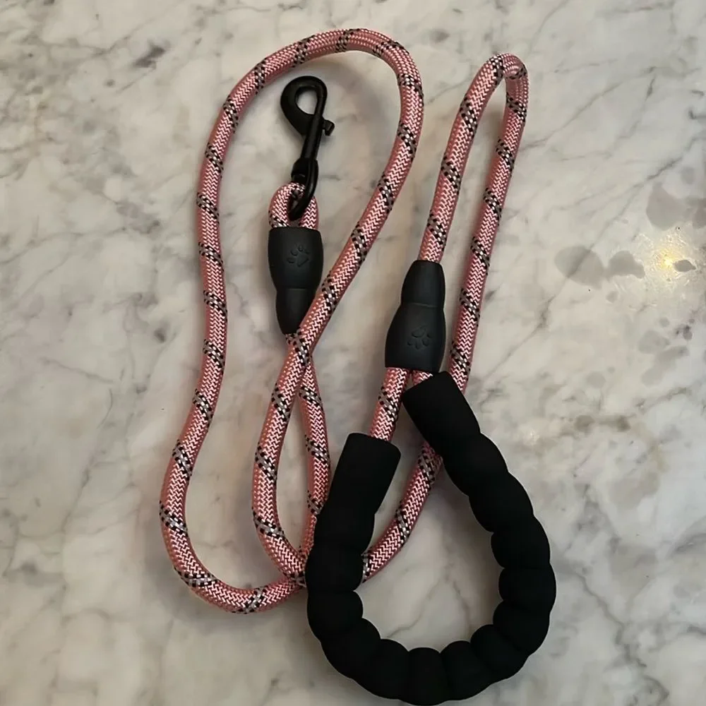 New pink dog leash, harnesses ,car safe belt ,keychain set of 4 pieces